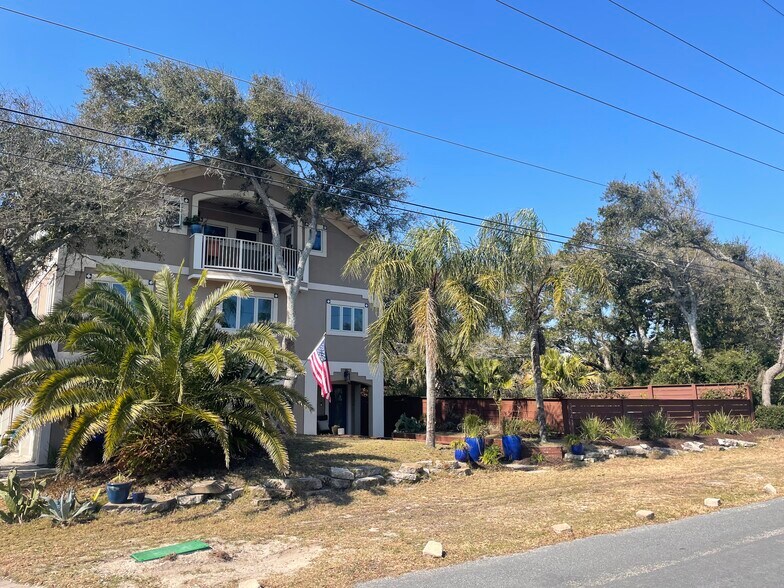 Building Photo - 3341 1st Ave