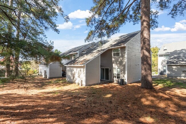 Building Photo - Beautifully Renovated Townhouse Near Downtown Clayton
