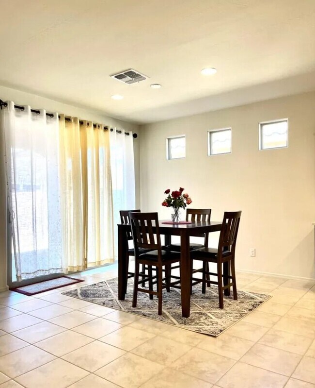 Building Photo - 2022 Built Single-Level 4Bedrooms/3Baths Stunning Home!!