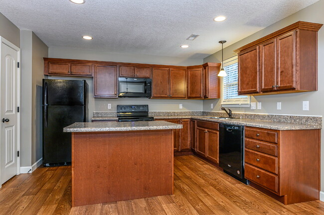 Building Photo - Charming 3-bed, 2-bath, 2017-construction ...