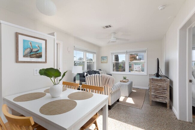 Building Photo - 217 Carol Pl