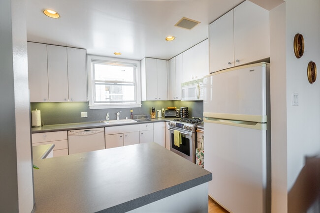 Building Photo - 64 Encanto Ave