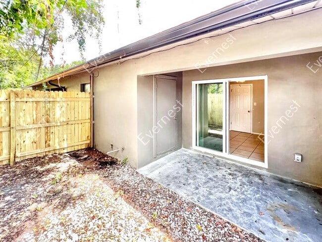 Building Photo - 1063 Spirit Lake Rd