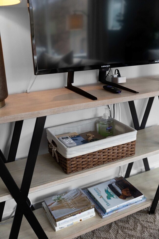 Building Photo - 120 4th Ave N