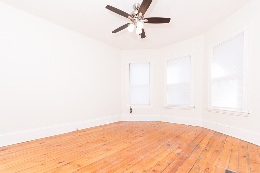 Building Photo - 25 Oakwood St