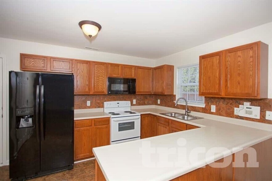 Building Photo - 1404 Weston Ln