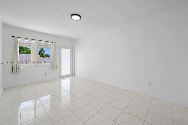 Building Photo - 550 NE 82nd St