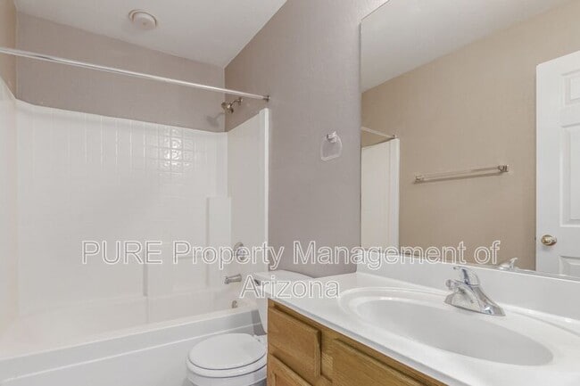 Building Photo - 10512 W Almeria Rd