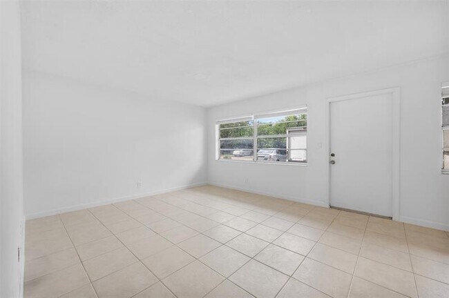 Building Photo - 4165 SW 67th Ave