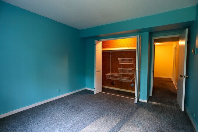 Building Photo - 111 Brook Hollow