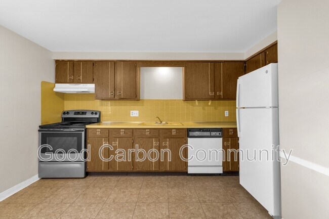 Building Photo - 298 Joe McCarthy Dr