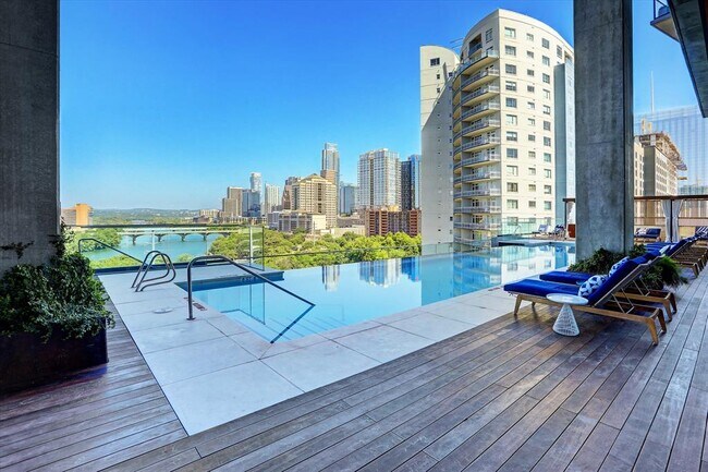 Building Photo - 70 Rainey St