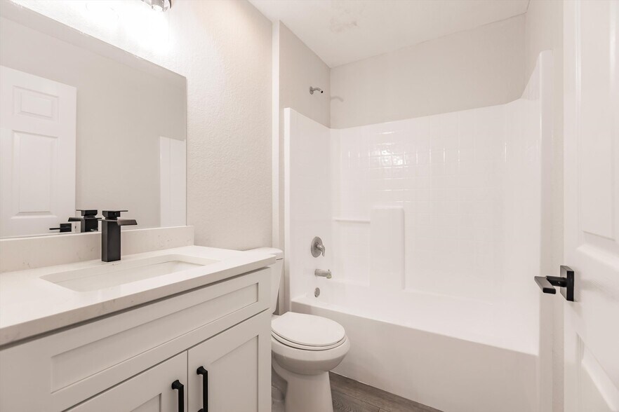 Building Photo - 4132 Mermell Cir