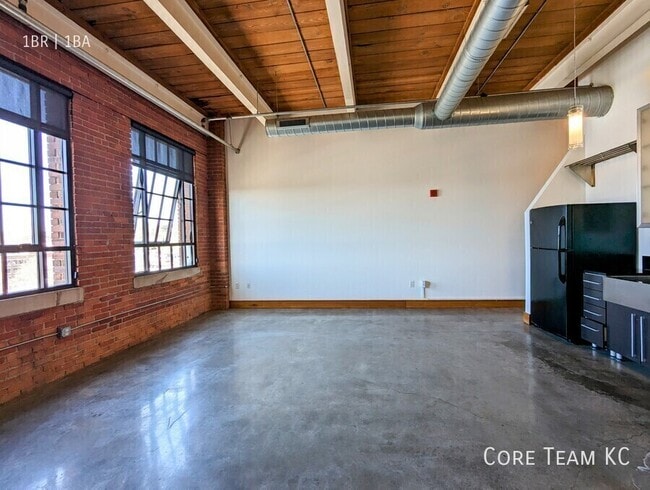 Building Photo - 382 W 22nd St