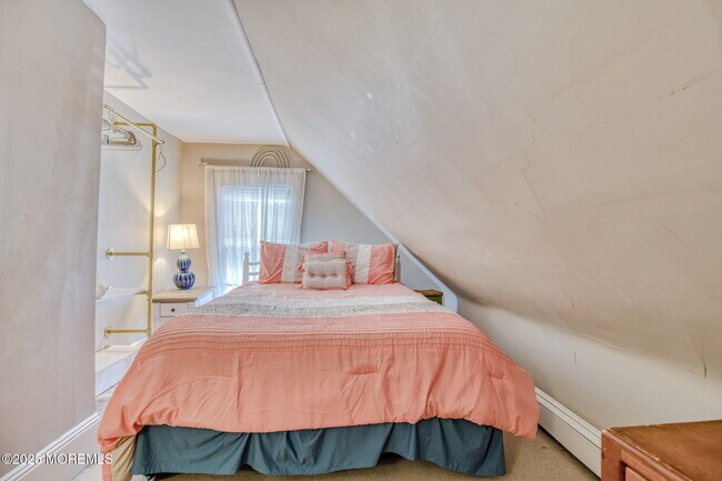 Building Photo - 19 Webb Ave