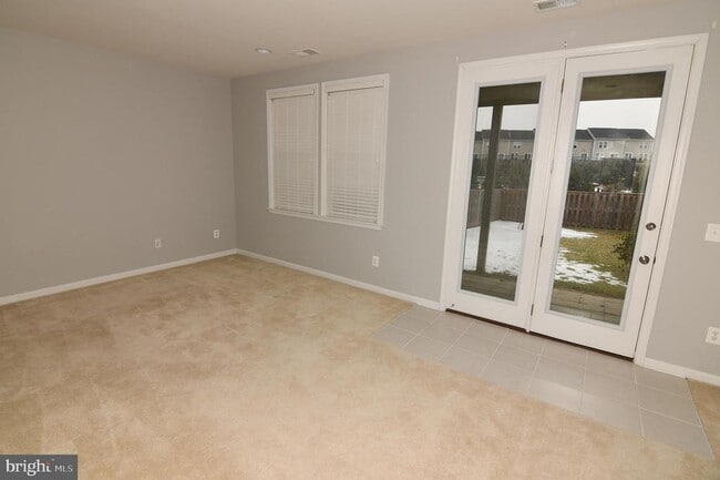 Building Photo - 165 Solara Dr