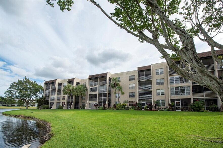 Building Photo - 9311 Orange Grove Dr