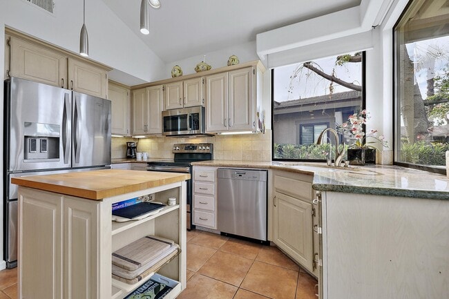 Building Photo - 39 Blue River Dr