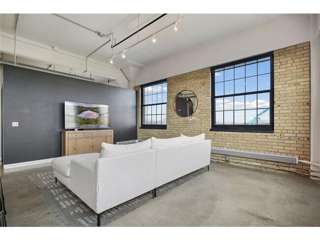 Building Photo - 730 Stinson Blvd NE