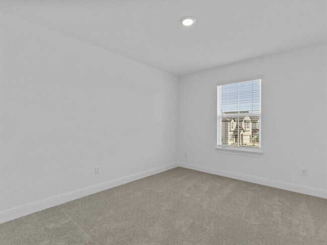 Building Photo - 633 Runnel Dr