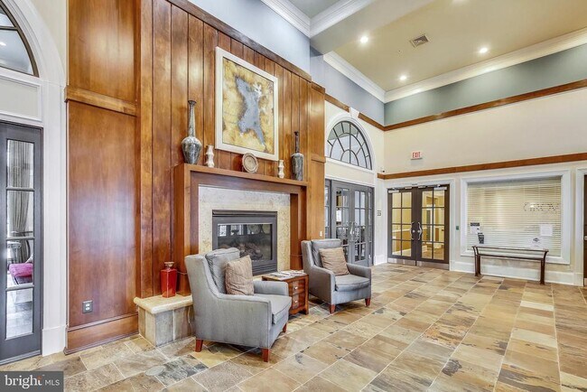 Building Photo - 2465 Army Navy Dr