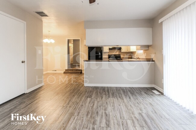 Building Photo - 324 Hopkins Rd