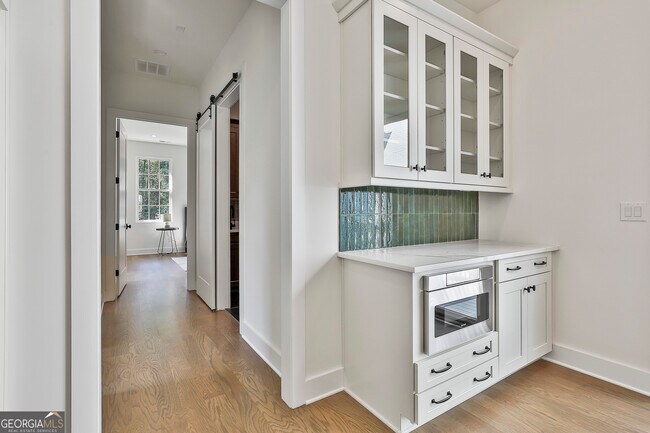 Building Photo - 940 Laurel Brooke Ave