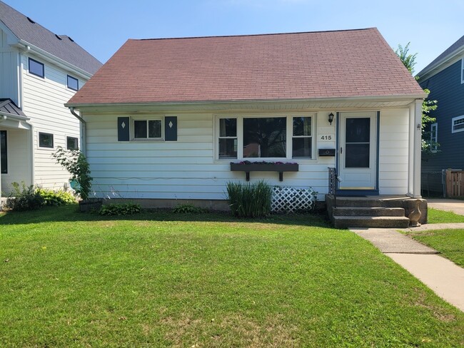 Primary Photo - 415 Chicago Ave