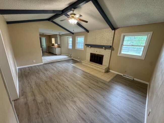 Building Photo - Beautiful  Home in Southeast Springfield