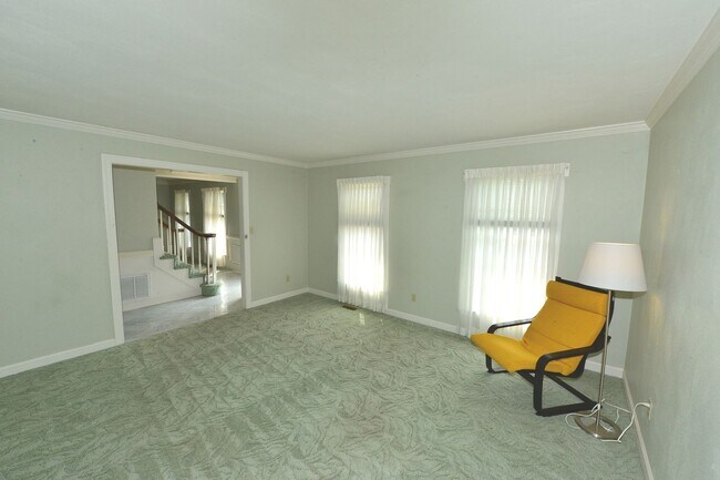 Building Photo - Custom Built brick Manor close to airport ...