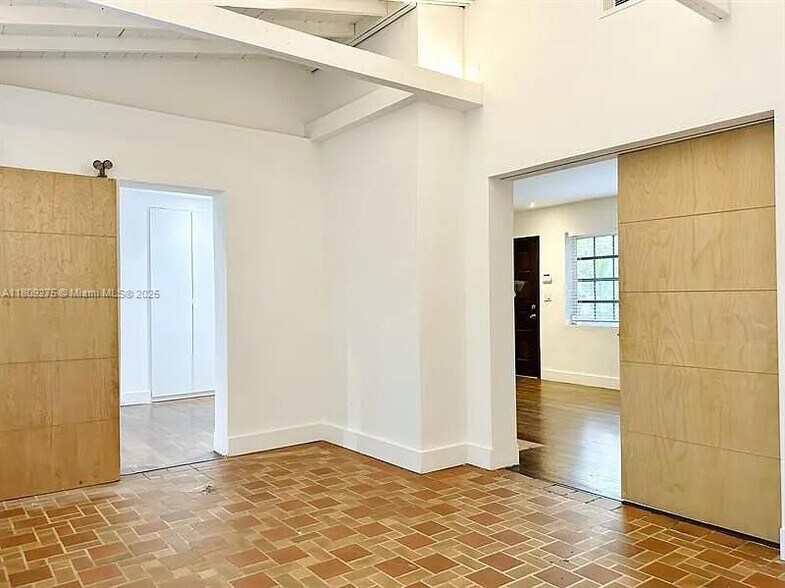 Building Photo - 400 NE 86th St