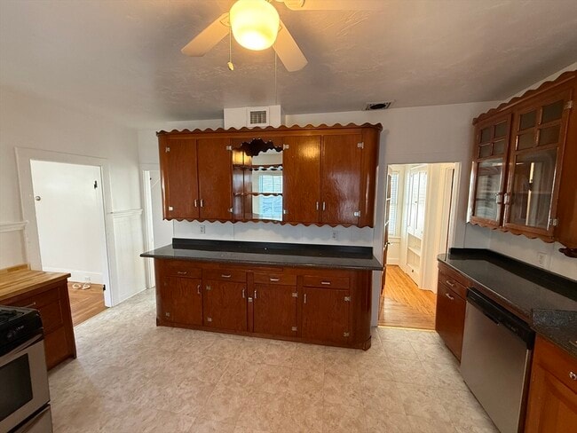 Building Photo - 9 Chilton St