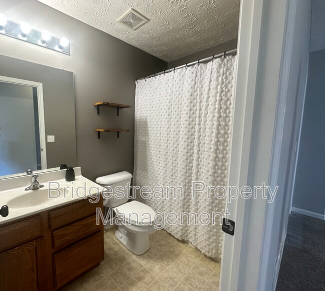 Building Photo - 282 Hess Ct