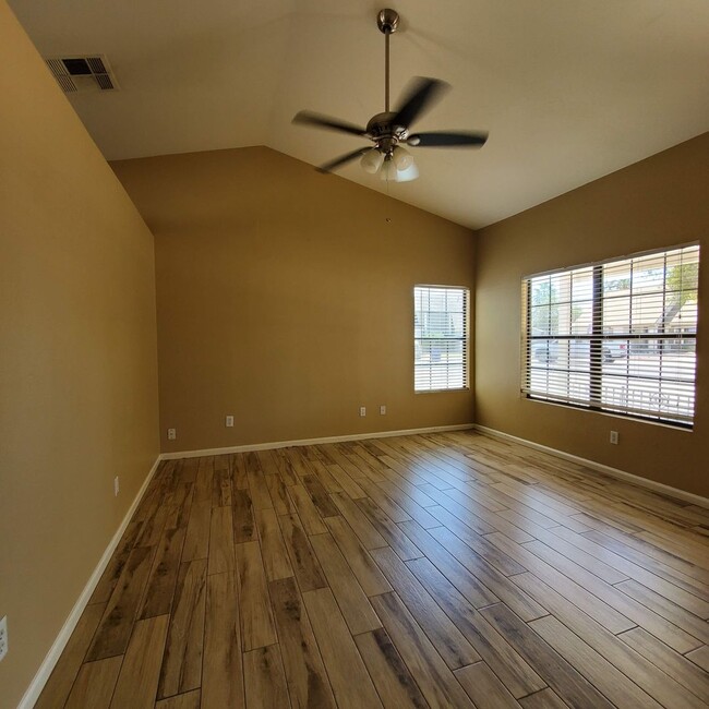 Building Photo - 3 BEDROOM CORNER LOT HOME IN CHANDLER W HU...