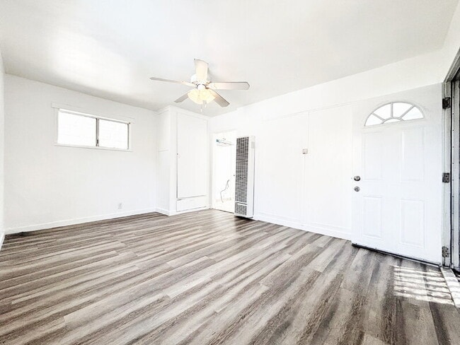Building Photo - 910 N Herbert Ave