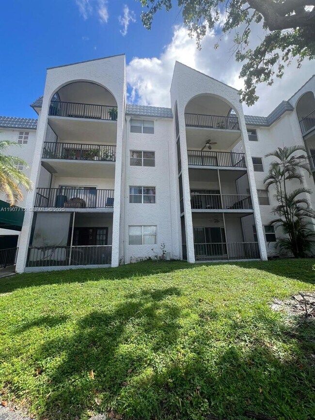 Building Photo - 3300 Spanish Moss Terrace