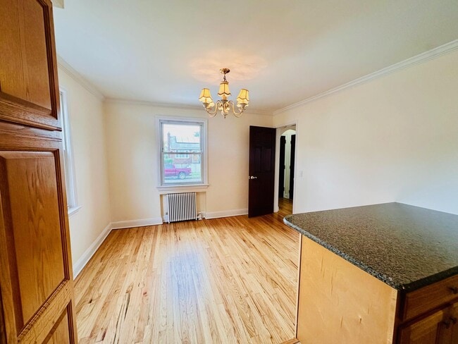 Building Photo - 47 Aqueduct Ave