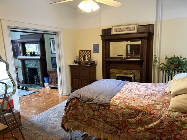 Bedroom into front room - 1217 Resaca Pl