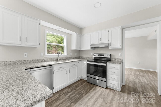 Building Photo - 616 Silversmith Ln