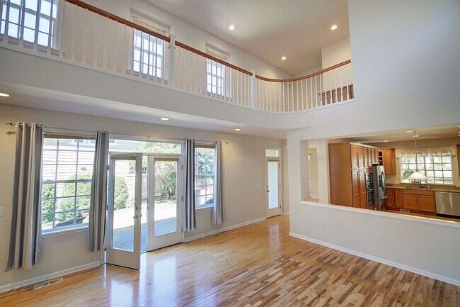 Building Photo - 3Bd/2.5Ba Redmond Home