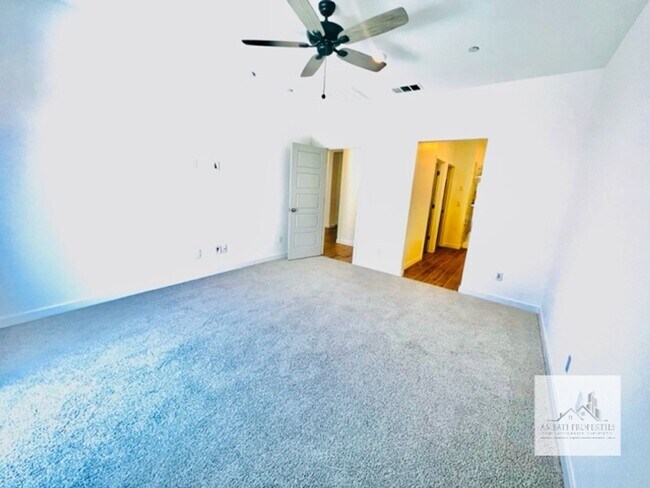 Building Photo - Stunning 3 Bedroom 2 Bath Home In Riverstone! SOLAR!