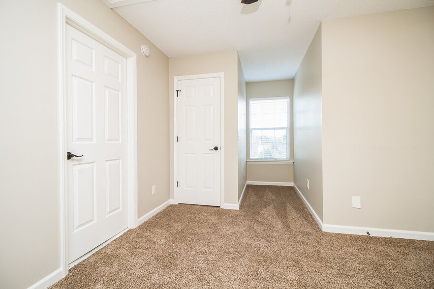 Building Photo - 2814 Meadowhill Dr