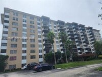 Building Photo - 4174 Inverrary Dr