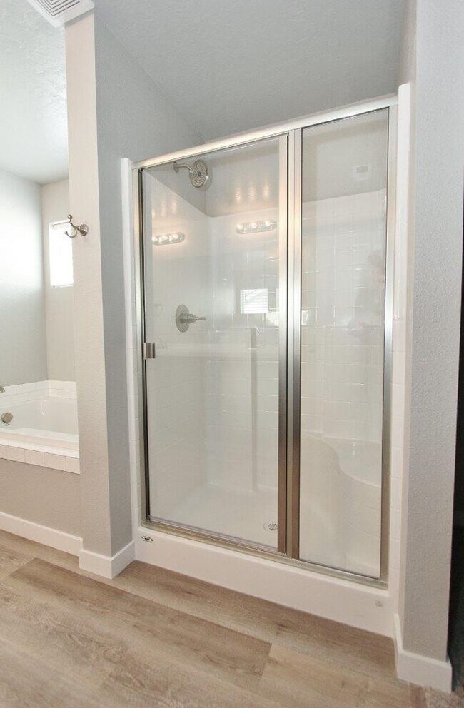 Building Photo - Immaculate & Spacious Home in West Meridian