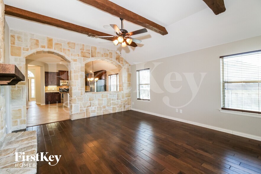 Building Photo - 206 Lavaca Dr