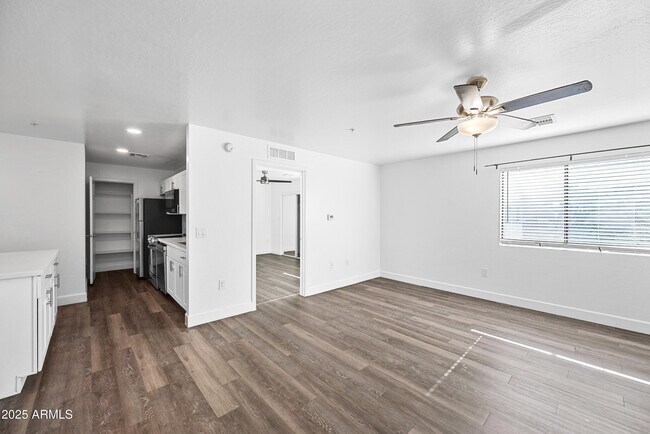 Building Photo - 3065 N 67th Ave