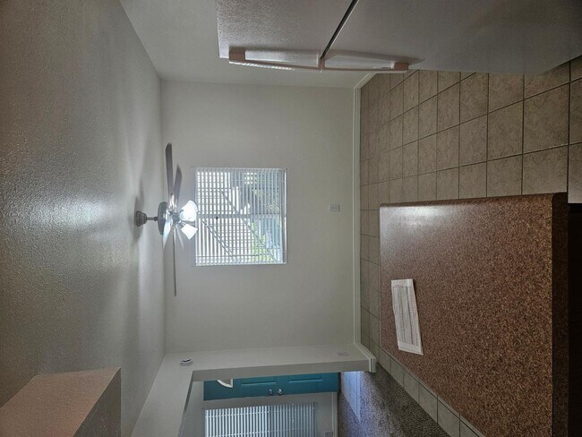 Building Photo - 1310 S Hardy Dr