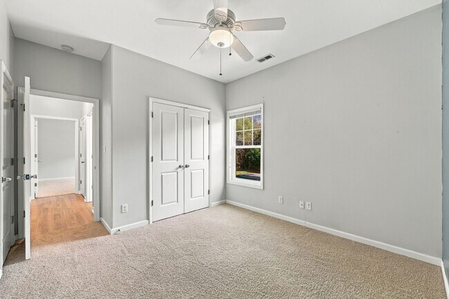 Building Photo - 257 Silver Creek Loop