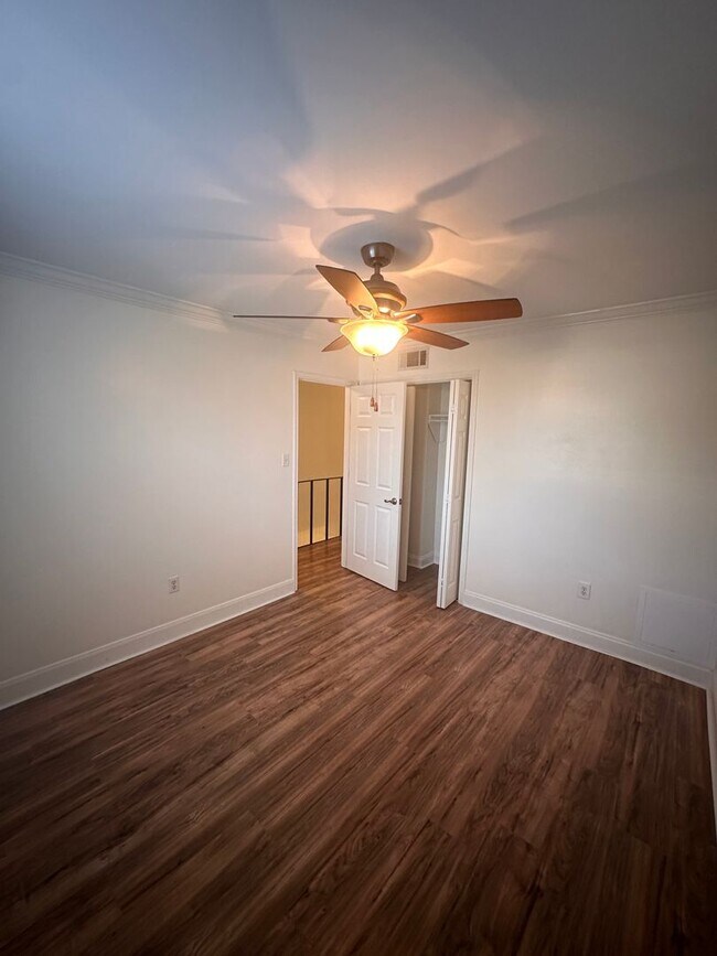 Building Photo - 3008 5th St