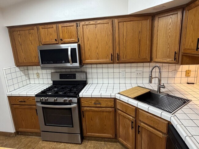 Building Photo - 5933 W Iris Ct